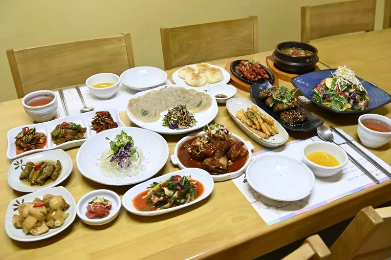 더덕영양돌솥밥 코스요리