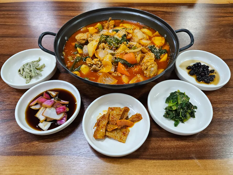 효자 외갓집 닭한마리얼큰탕 메뉴 사진