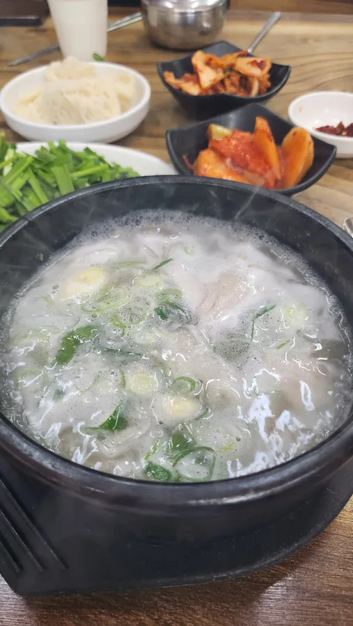 방문객이 남긴 덕이네돼지국밥 사진