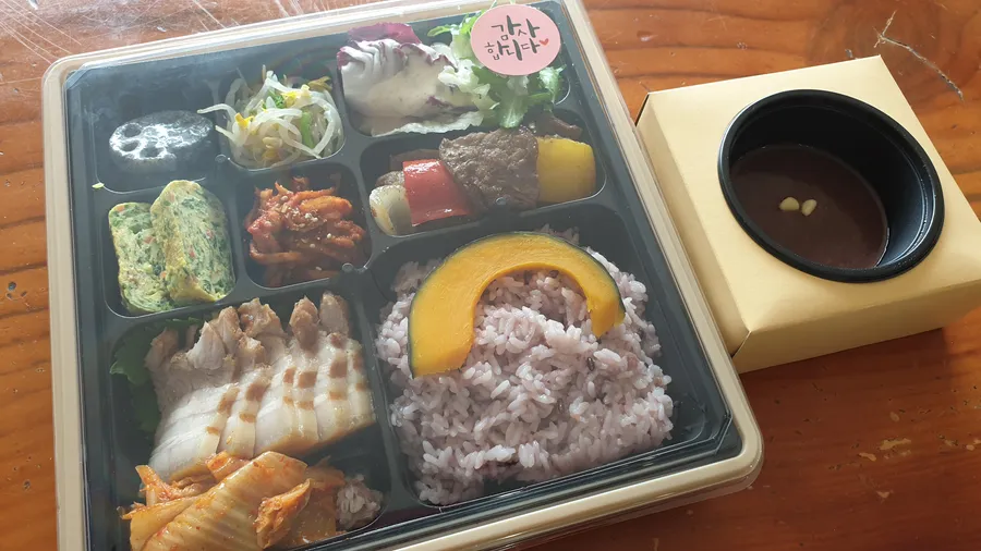 점심보쌈밥상(공기밥+수육) 메뉴 사진