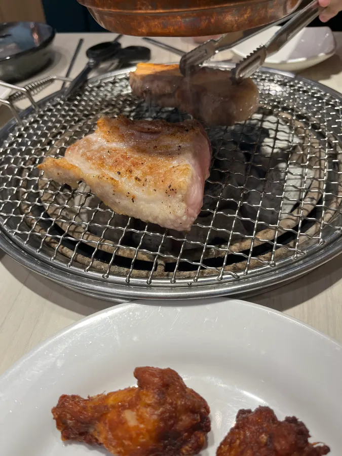 방문 고객이 남긴 매장·식사 사진