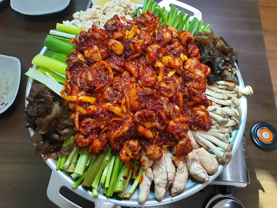 쭈꾸미철판(중) 메뉴 사진