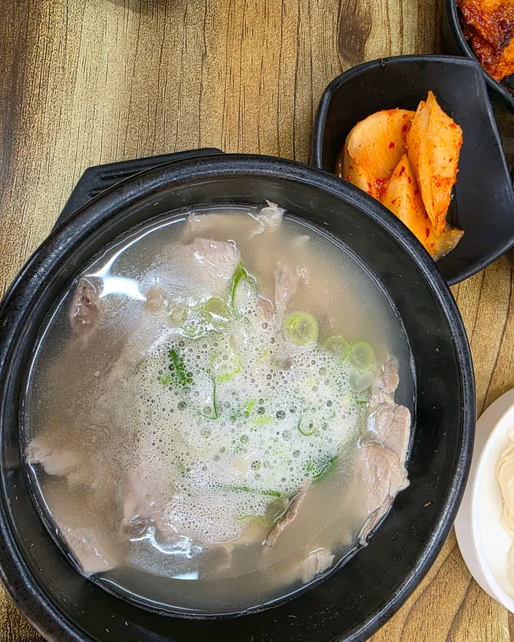 방문객이 남긴 덕이네돼지국밥 사진