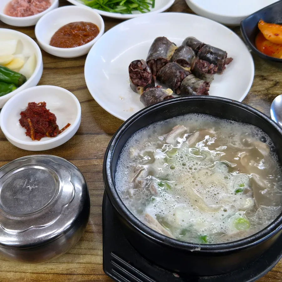 방문객이 남긴 덕이네돼지국밥 사진