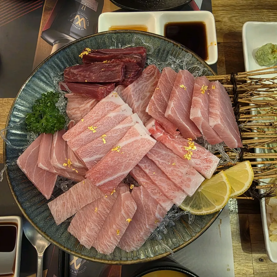 방문 고객이 남긴 참치 식사 사진