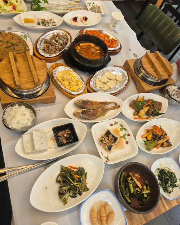 방문객이 남긴 식사·매장 분위기 사진 5