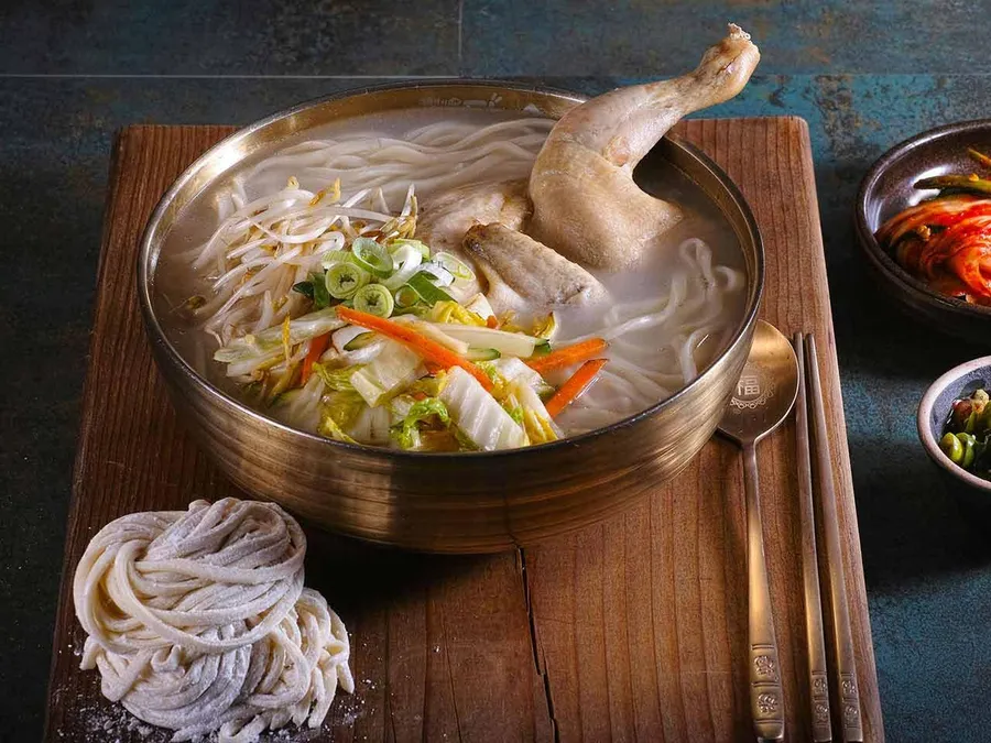 닭칼국수