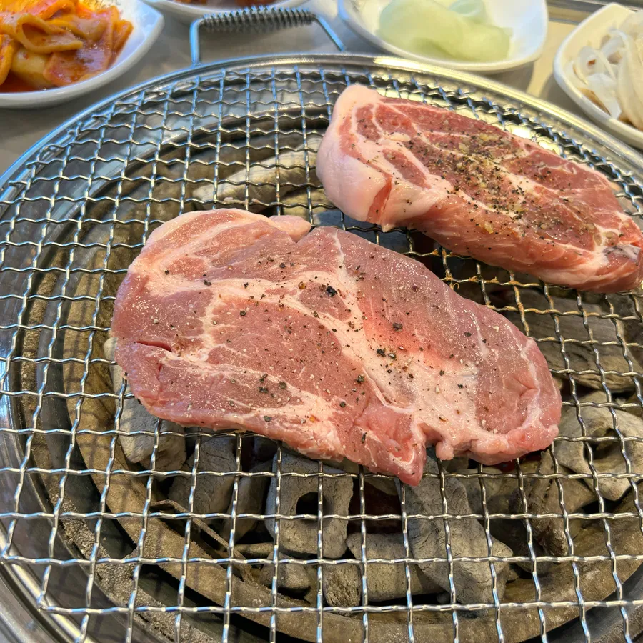방문 고객이 남긴 매장·식사 사진