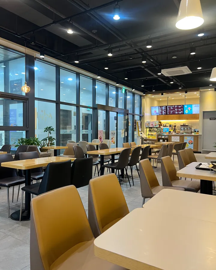 설빙 수영역점 매장 내부