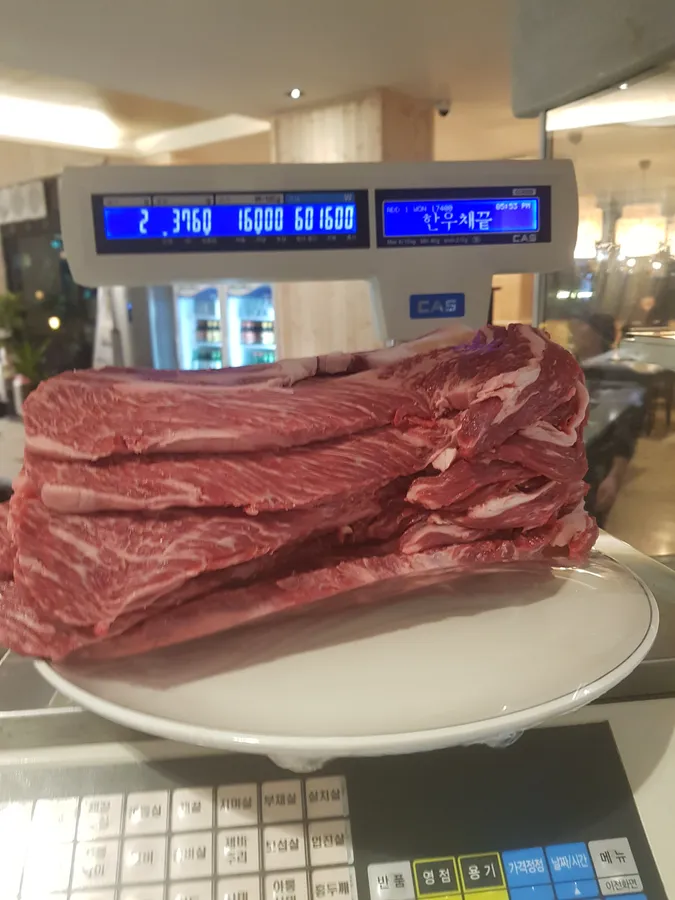 국내산 한우 1++ 9 꽃등심 100g 공식 메뉴 이미지
