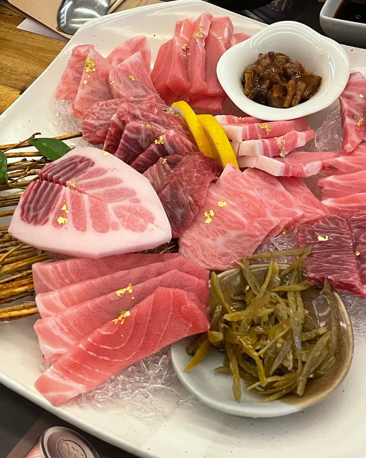 방문 고객이 남긴 참치 식사 사진
