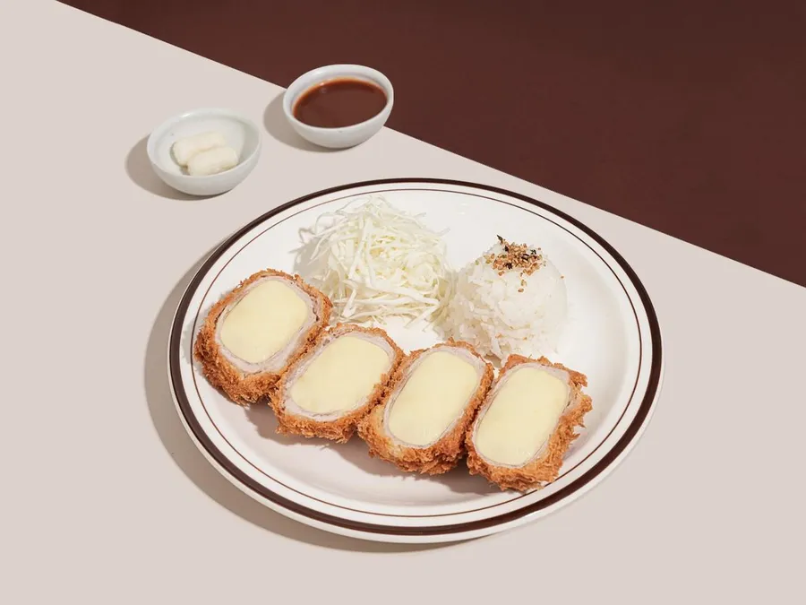 모짜렐라 치즈카츠 공식 메뉴 사진