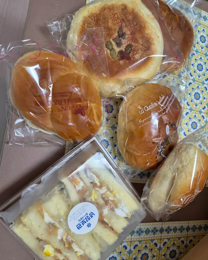 방문객이 남긴 팥빵 사진