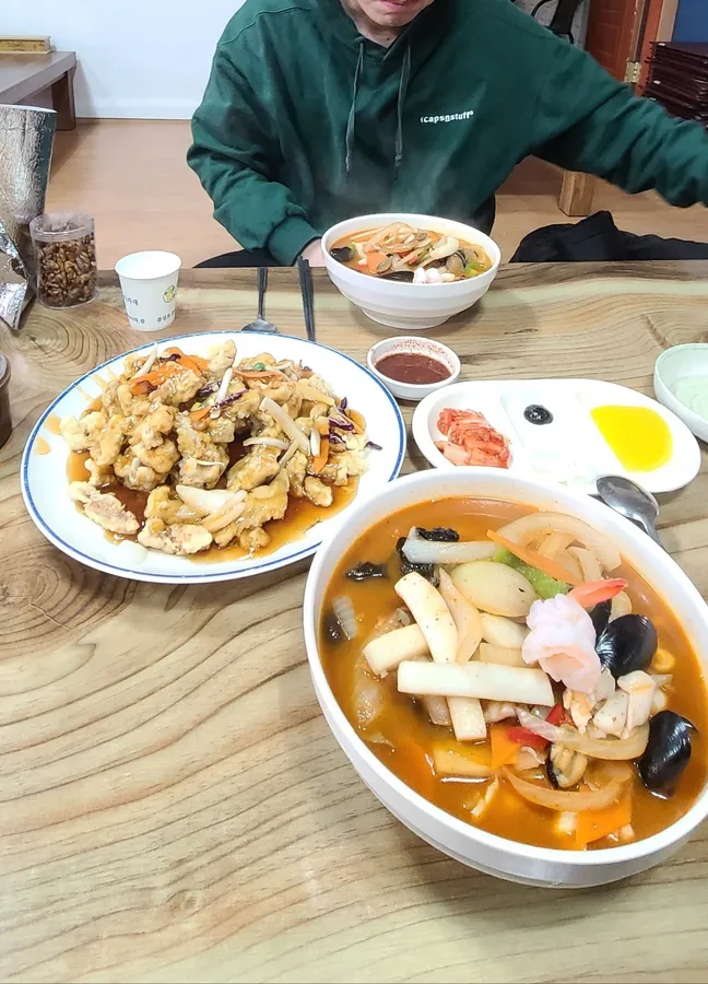 위도반점 방문 고객 사진