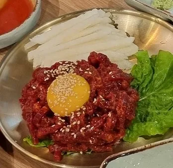 한우일번지식육식당 규이치 첨단점 한우 육회 한접시 200g 공식 메뉴 이미지