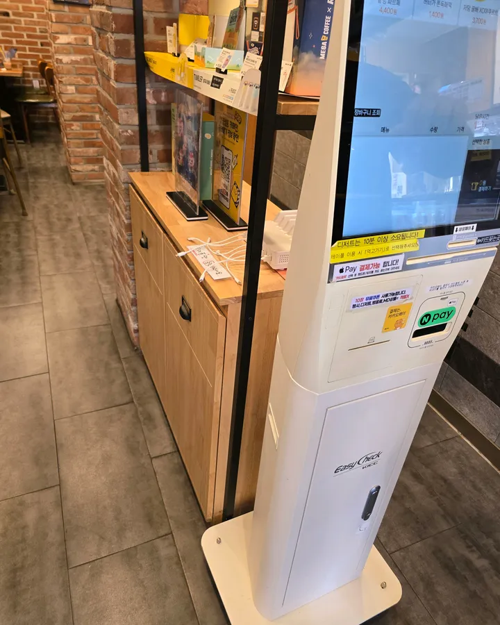 방문객이 남긴 매장·음료 사진 2