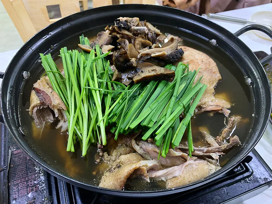 자작자작식당 한방오리능이 백숙